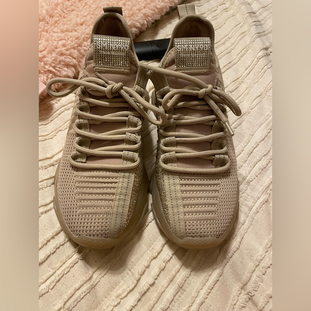 STEVE MADDEN SNEAKERS